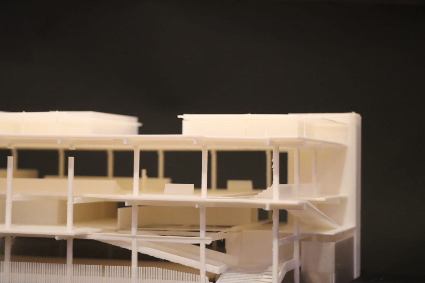 Maqueta en sección mostrando niveles interiores