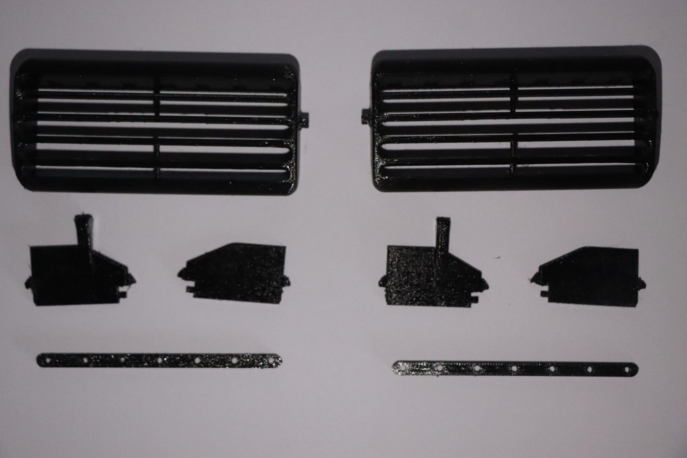 Repuestos de auto impresos en 3D en negro